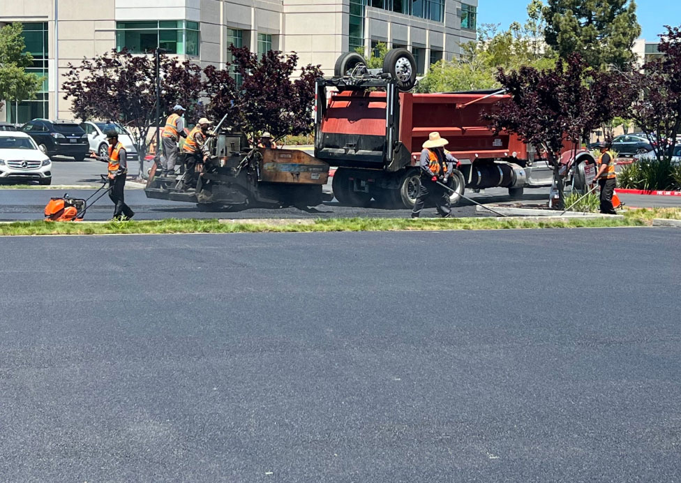 calvac paving asphalt paving parking lot in San Jose